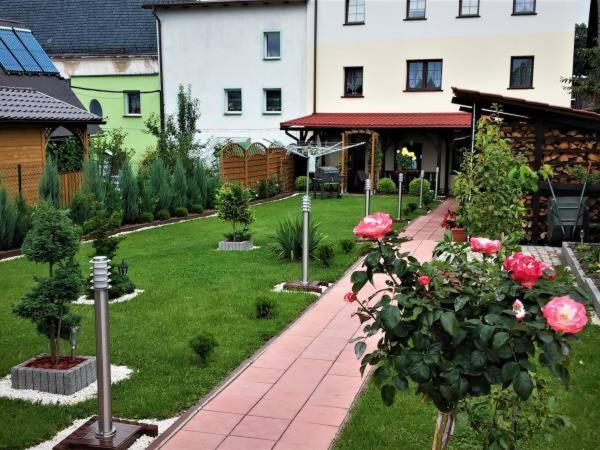 Pokoje Goscinne U Reni Wambierzyce Esterno foto